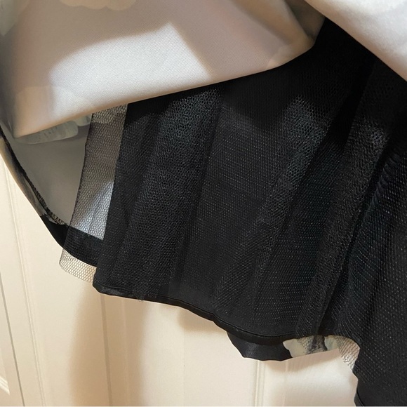 Chi Chi Black and White Pin Up 50s Floral Flare Crinoline Mini Dress Size 6 - Picture 9 of 11